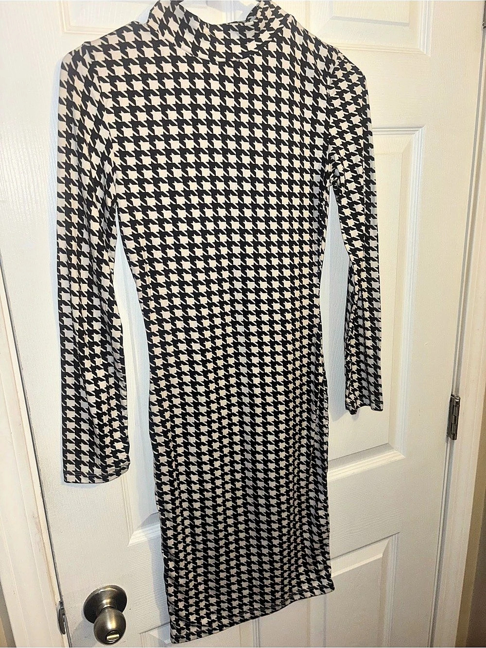 Houndstooth Long Sleeve Mini Dress in Black & White - Like New
